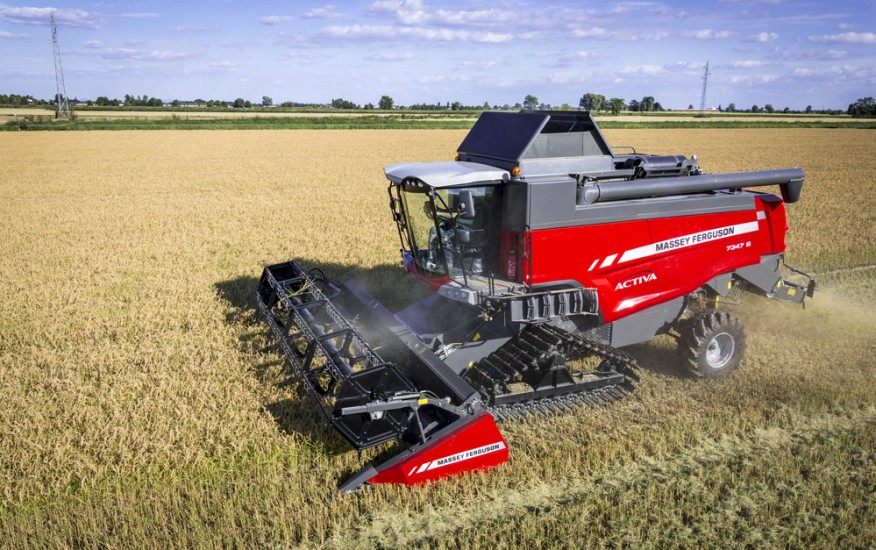 MF7347S ACTIVE Combine Working Rice Italy Oct 2015 3164 127386
